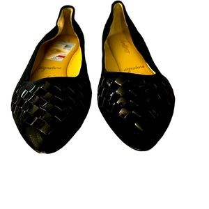 NEW!!! Woman’s designer Estée Lauder woven black flats; sz 7